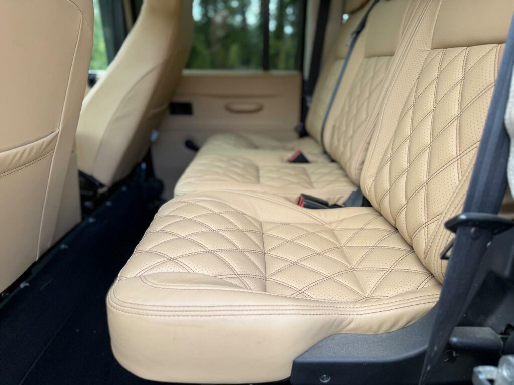 Land Rover Defender 110 2.0 D240 Se 110 Black #44