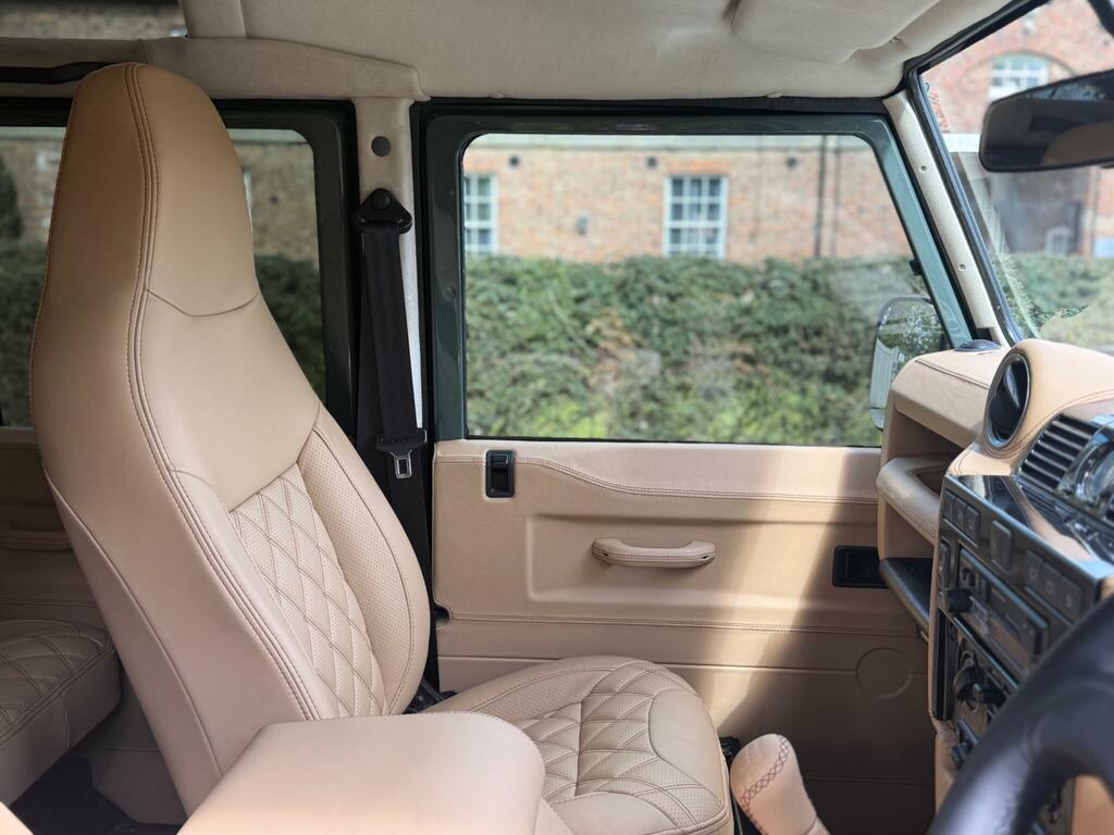 Land Rover Defender 110 2.0 D240 Se 110 Black #21