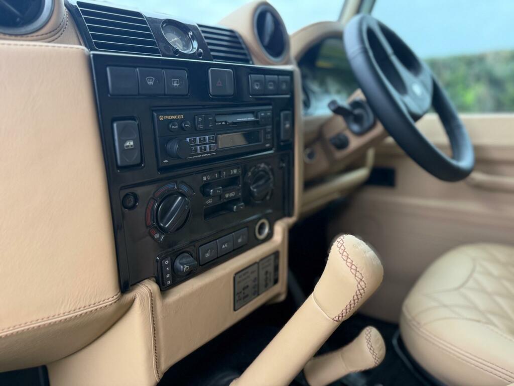 Land Rover Defender 110 2.0 D240 Se 110 Black #27