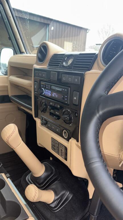 Land Rover Defender 110 2.0 D240 Se 110 Black #28