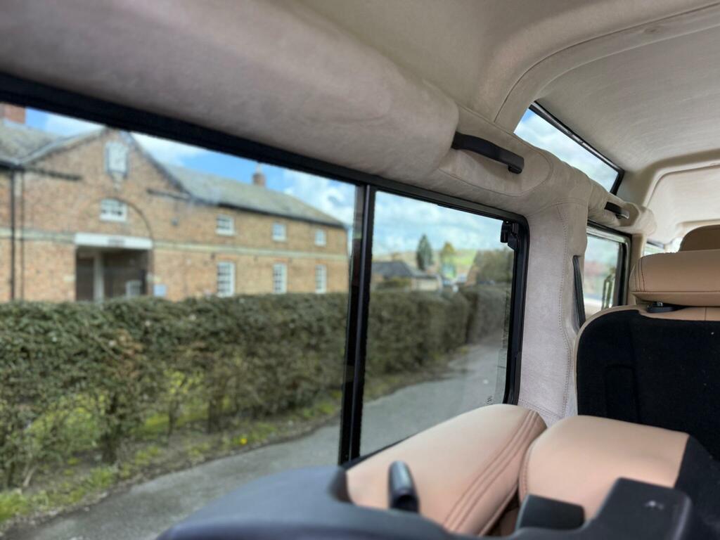 Land Rover Defender 110 2.0 D240 Se 110 Black #46