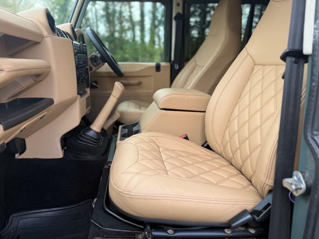 Land Rover Defender 110 2.0 D240 Se 110 Black #32