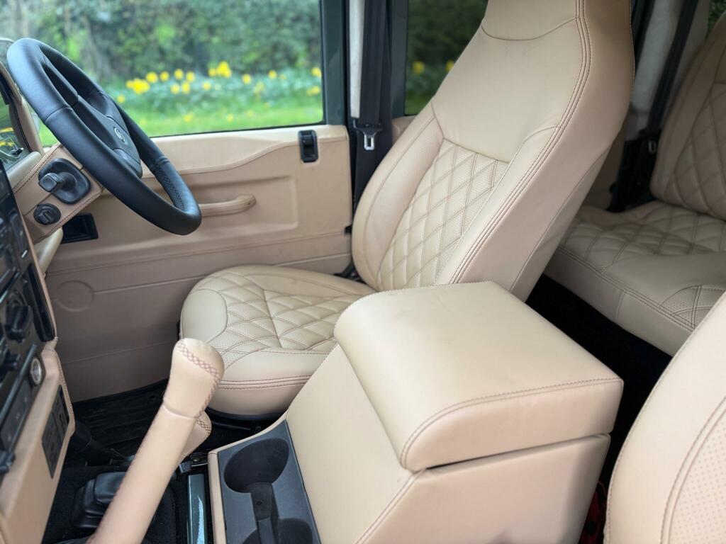 Land Rover Defender 110 2.0 D240 Se 110 Black #2