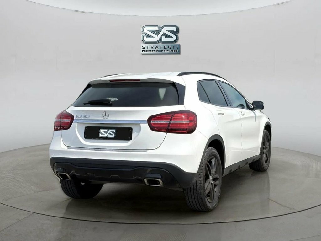 Mercedes-Benz GLA Class 1.6L Urban Edition WA69VKF White #4