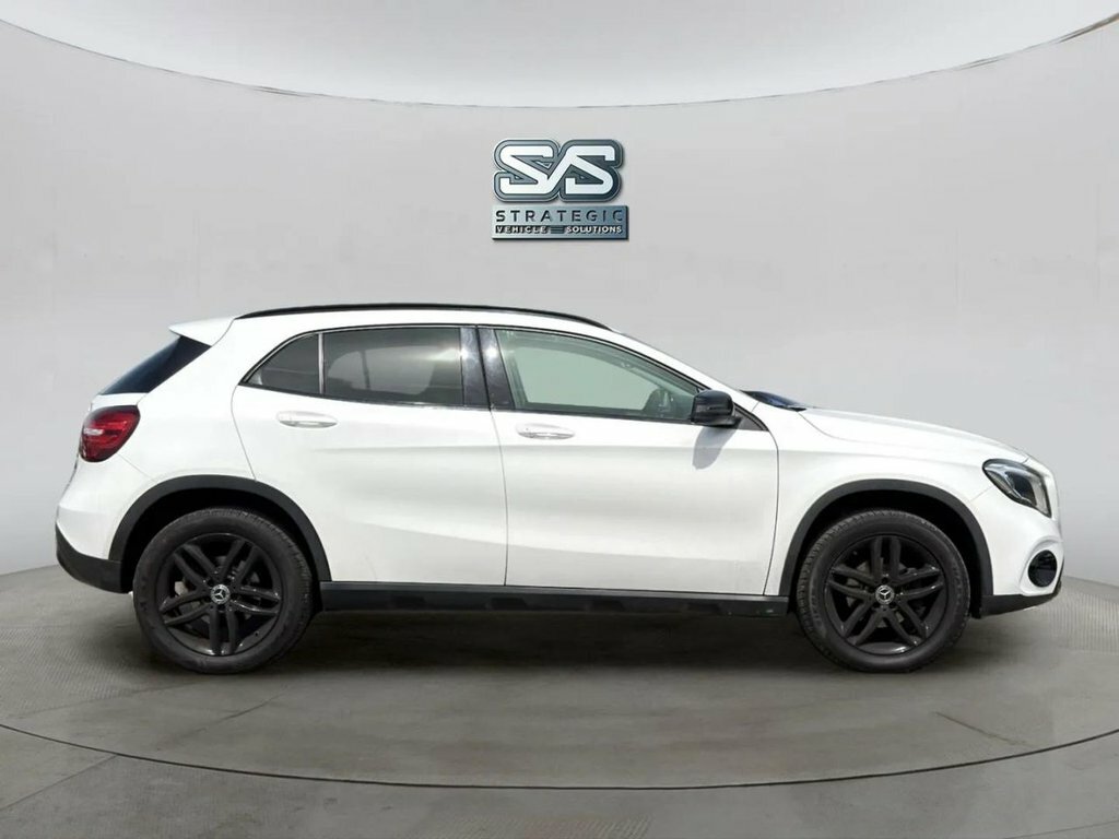 Mercedes-Benz GLA Class 1.6L Urban Edition WA69VKF White #3
