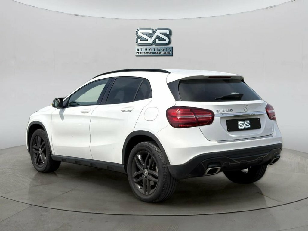 Mercedes-Benz GLA Class 1.6L Urban Edition WA69VKF White #6