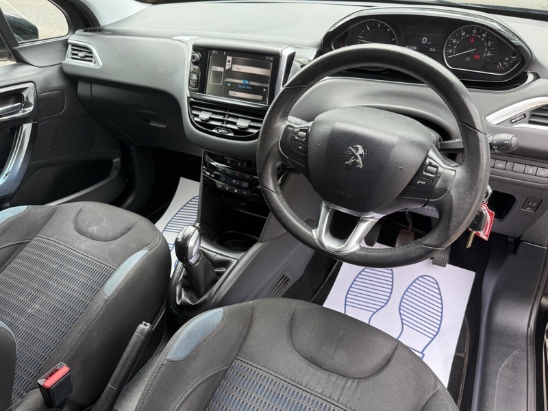 Peugeot e-208 E-hdi Active White #16