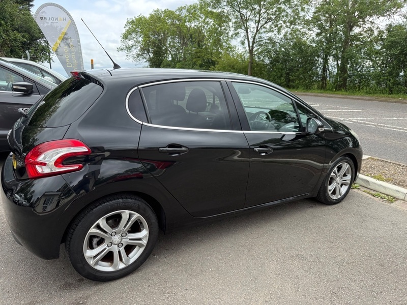 Peugeot e-208 E-hdi Active White #4