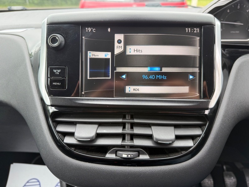 Peugeot e-208 E-hdi Active White #19