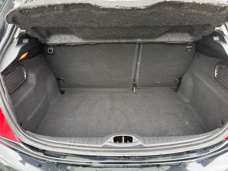 Peugeot e-208 E-hdi Active White #23