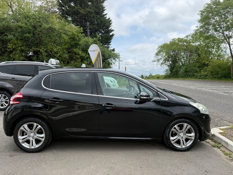 Peugeot e-208 E-hdi Active White #12