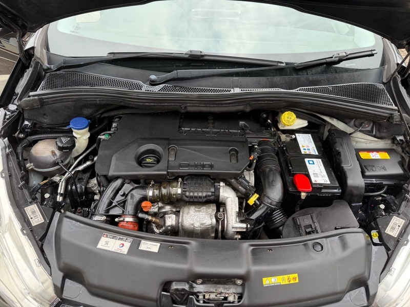Peugeot e-208 E-hdi Active White #22