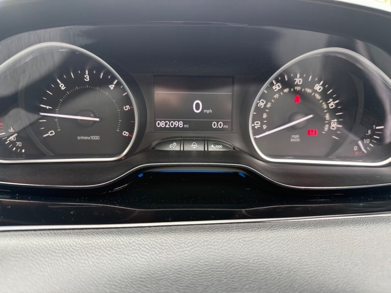 Peugeot e-208 E-hdi Active White #20