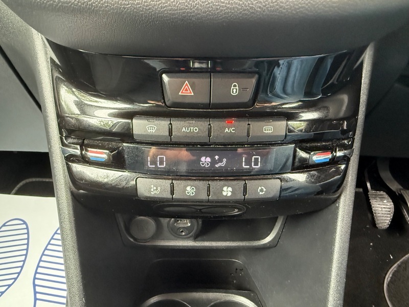 Peugeot e-208 E-hdi Active White #21