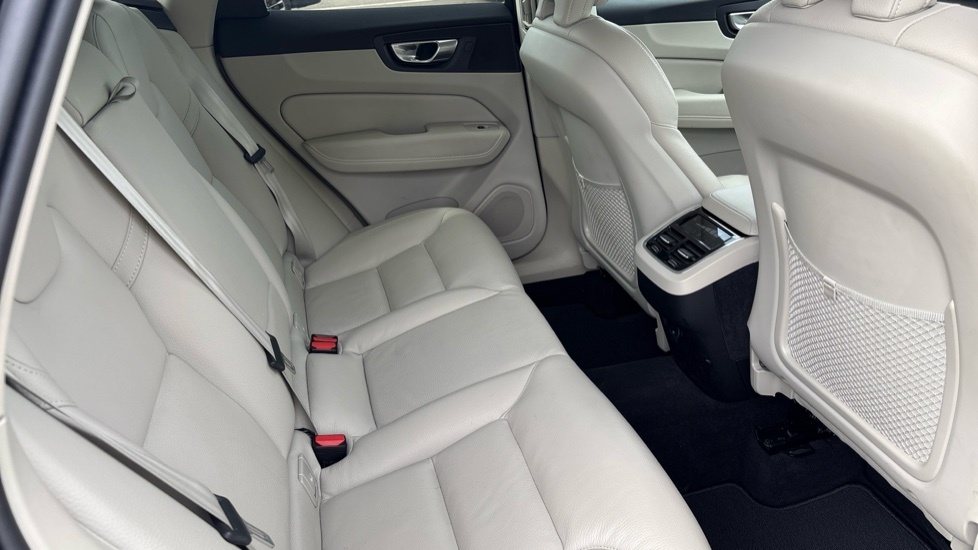 Volvo XC60 Plus, B5 Awd Mild Hybrid, Dark RA74LNW Black #6