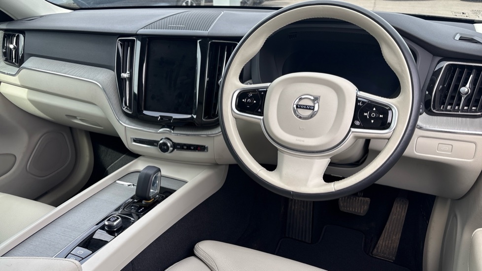 Volvo XC60 Plus, B5 Awd Mild Hybrid, Dark RA74LNW Black #4