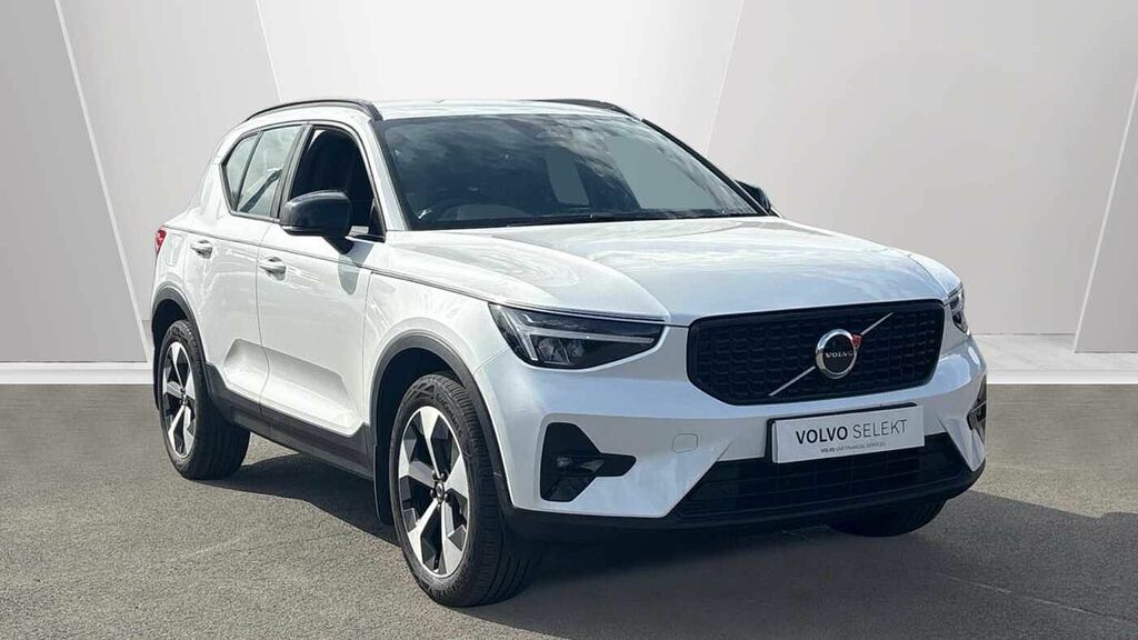 Volvo XC40 Plus, B3 Mild Hybrid, Dark White