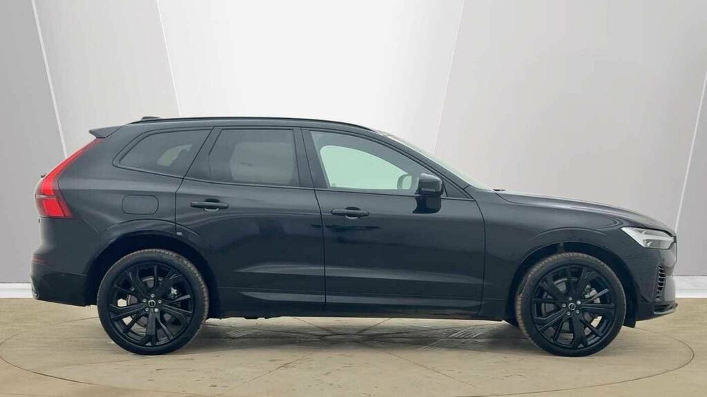 Volvo XC60 Black Edition Plus, T6 Awd Plug-in Hybrid, Electri RA25KXF Black #3