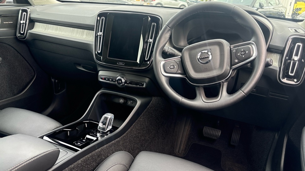 Volvo XC40 Ultra, B3 Mild Hybrid, Dark RA74KHX Red #4