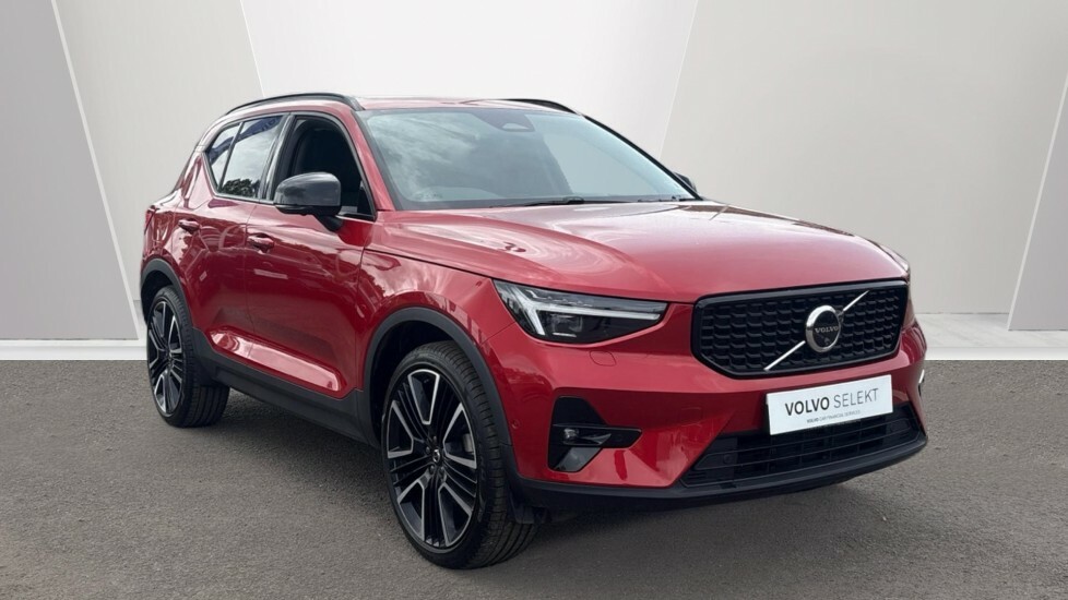 Volvo XC40 Ultra, B3 Mild Hybrid, Dark Red