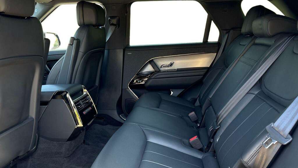Land Rover Range Rover Sport 3.0 D300 Dynamic Se 2025 FG25UDK Black #4
