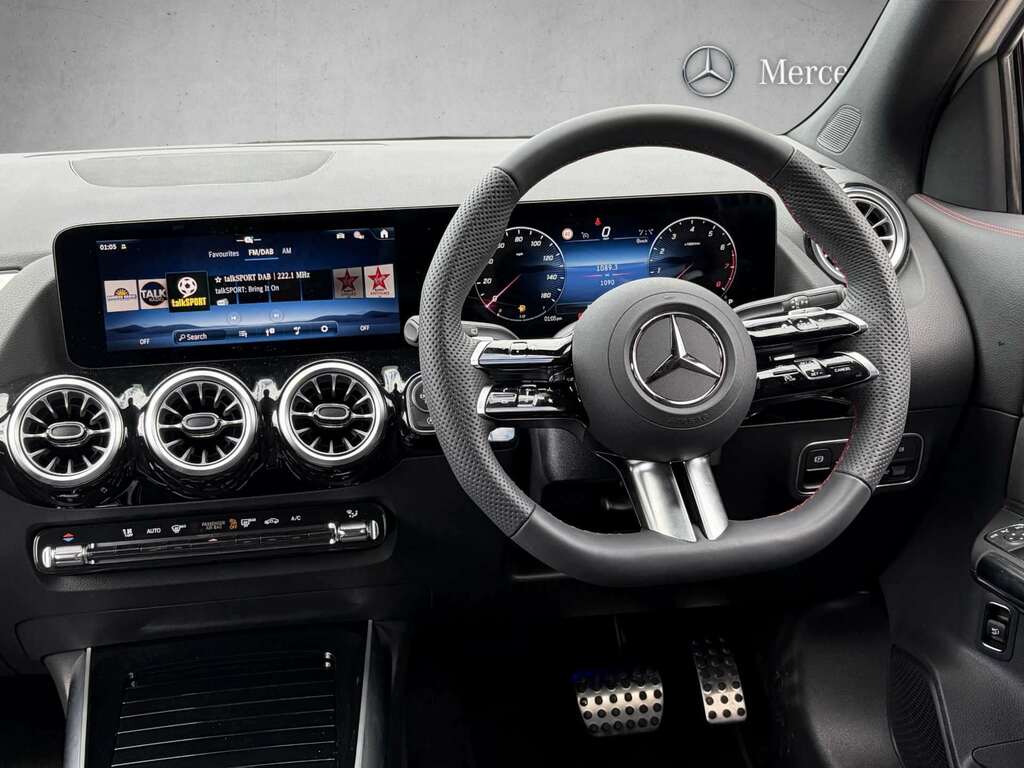 Mercedes-Benz GLA Class 200 Amg Line Executive 2025 White #4