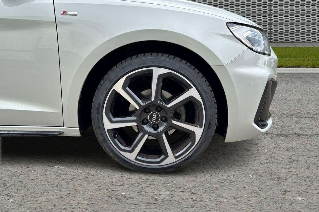 Audi A1 30 Tfsi 110 Black Edition S Tronic 2023 GL72PKX Silver #5