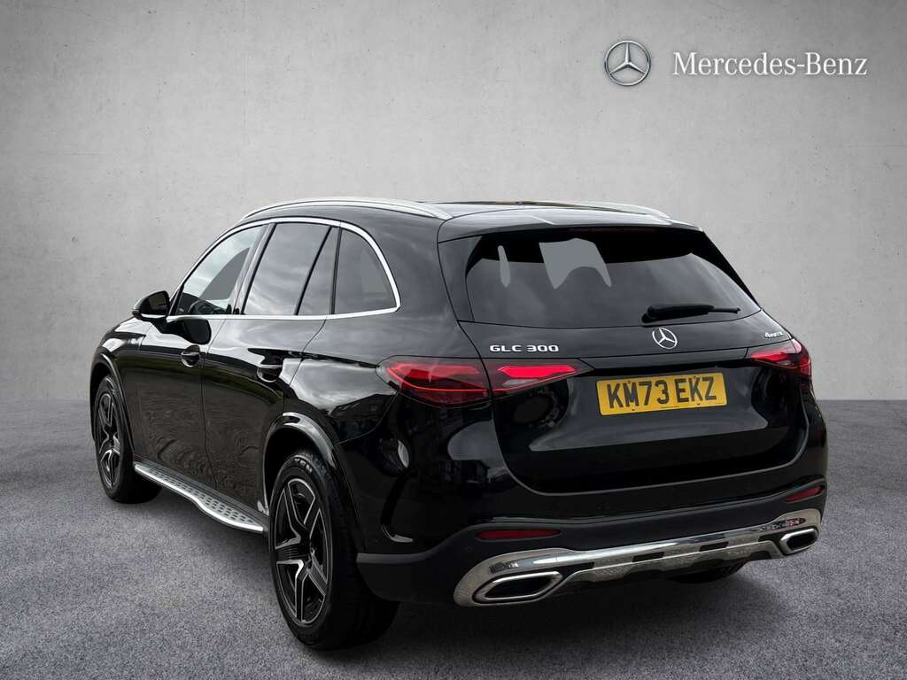 Mercedes-Benz GLC Class 300 4Matic Amg Line 9G-tronic 2023 KM73EKZ Black #2