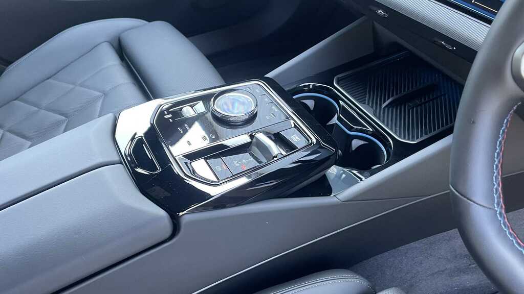 BMW i5 442Kw M60 Xdrive 84Kwh 2025 FL75UVU Grey #6