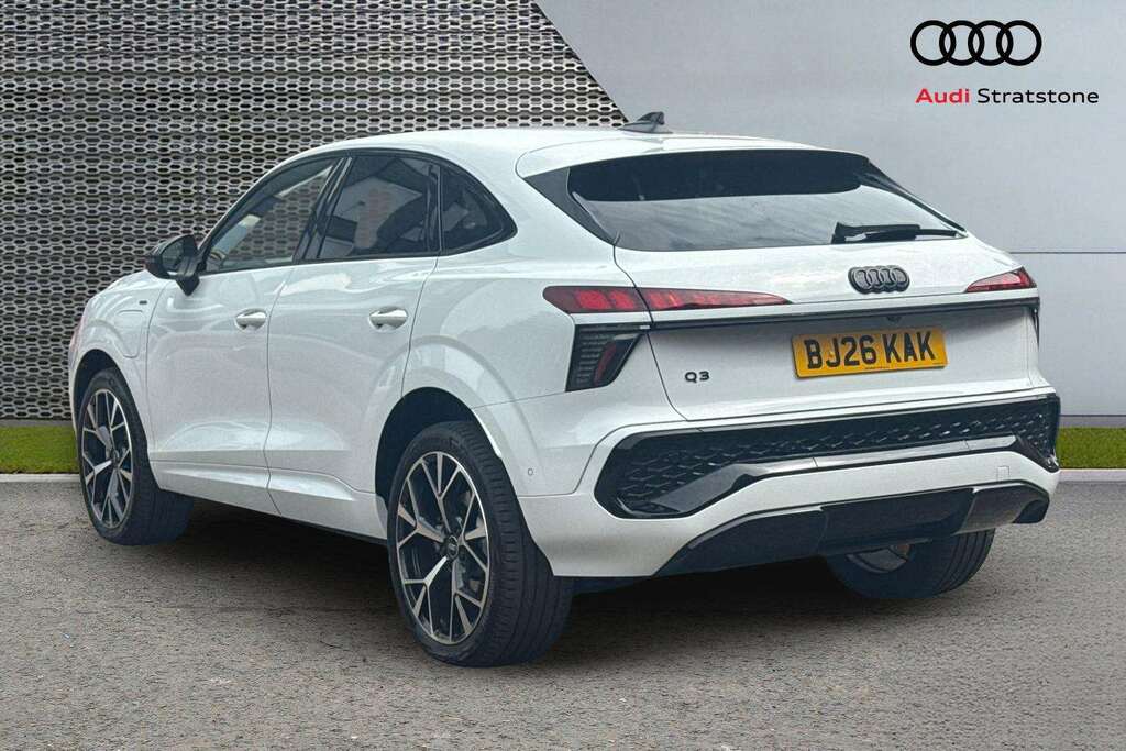 Audi Q3 1.5 E-hybrid Launch Edition S Tronic 2026 BJ26KAK White #3