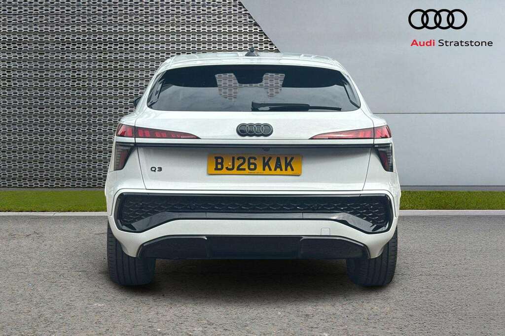 Audi Q3 1.5 E-hybrid Launch Edition S Tronic 2026 BJ26KAK White #6