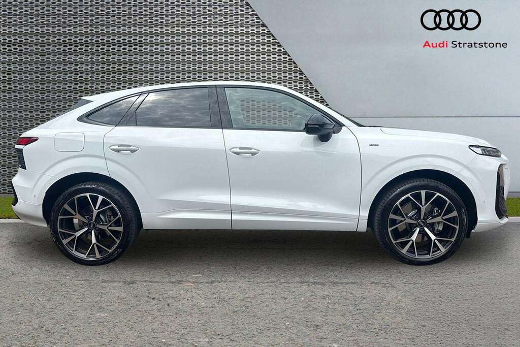 Audi Q3 1.5 E-hybrid Launch Edition S Tronic 2026 BJ26KAK White #4