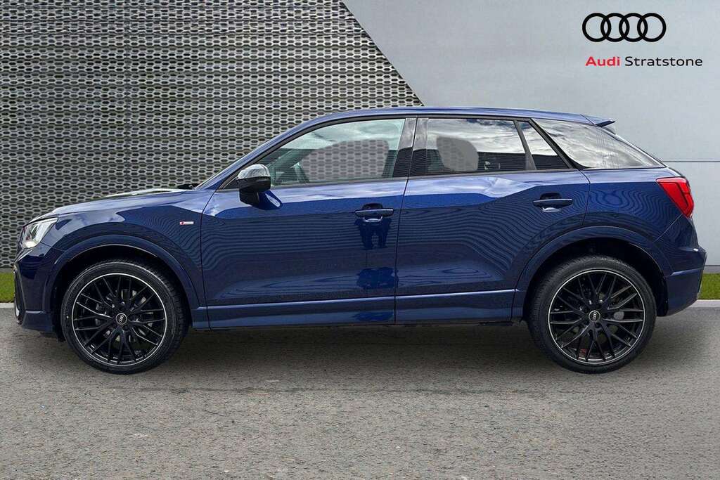 Audi Q2 35 Tfsi Black Edition 2024 BA24YCU Blue #6