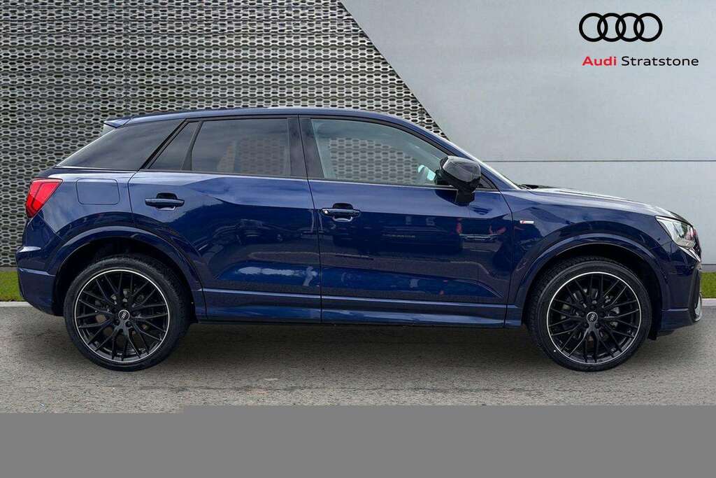 Audi Q2 35 Tfsi Black Edition 2024 BA24YCU Blue #3