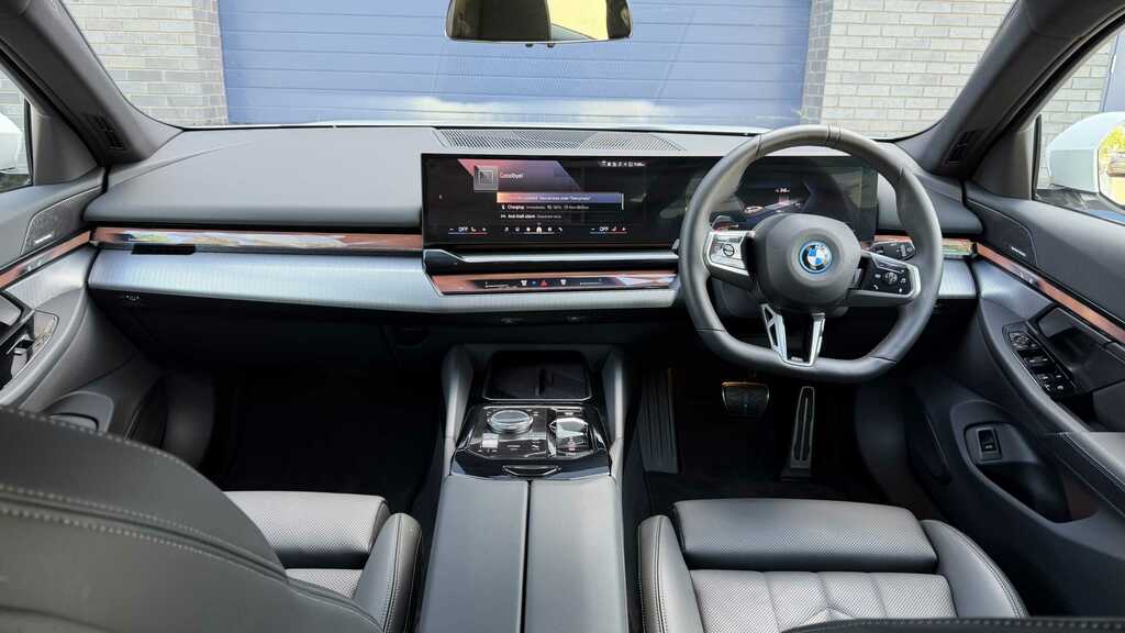 BMW i5 250Kw Edrive40 M Sport 84Kwh 2025 FH75CPO White #4