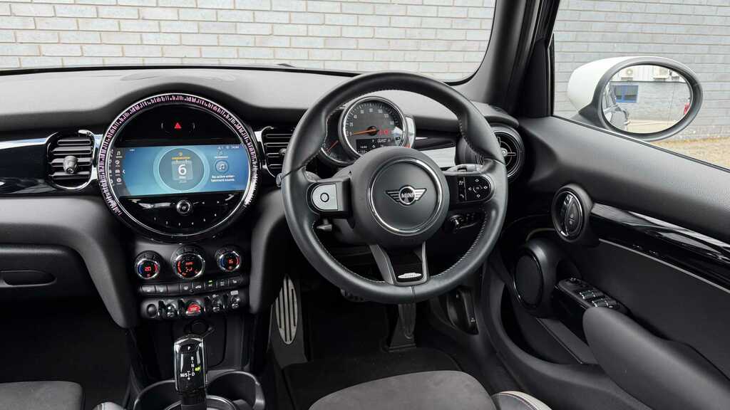Mini Hatch 1.5 Cooper Sport 2022 FD71LSN Black #5