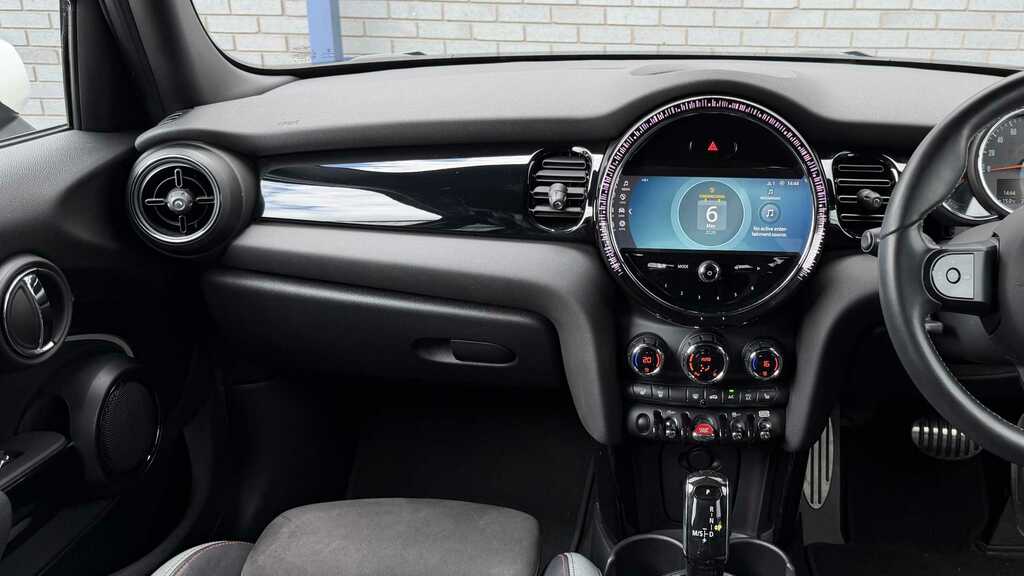 Mini Hatch 1.5 Cooper Sport 2022 FD71LSN Black #6