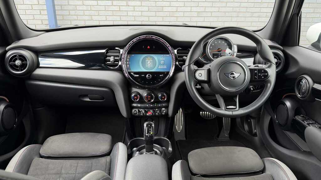 Mini Hatch 1.5 Cooper Sport 2022 FD71LSN Black #4