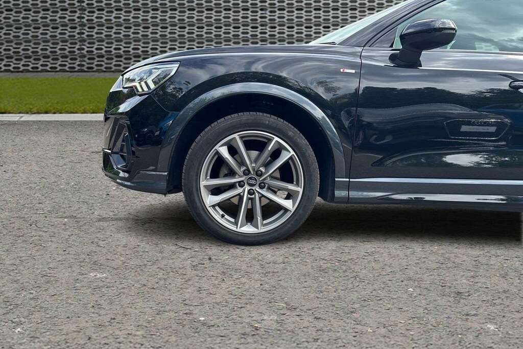 Audi Q3 35 Tfsi Black Edition 2022 BJ22KOH Black #4