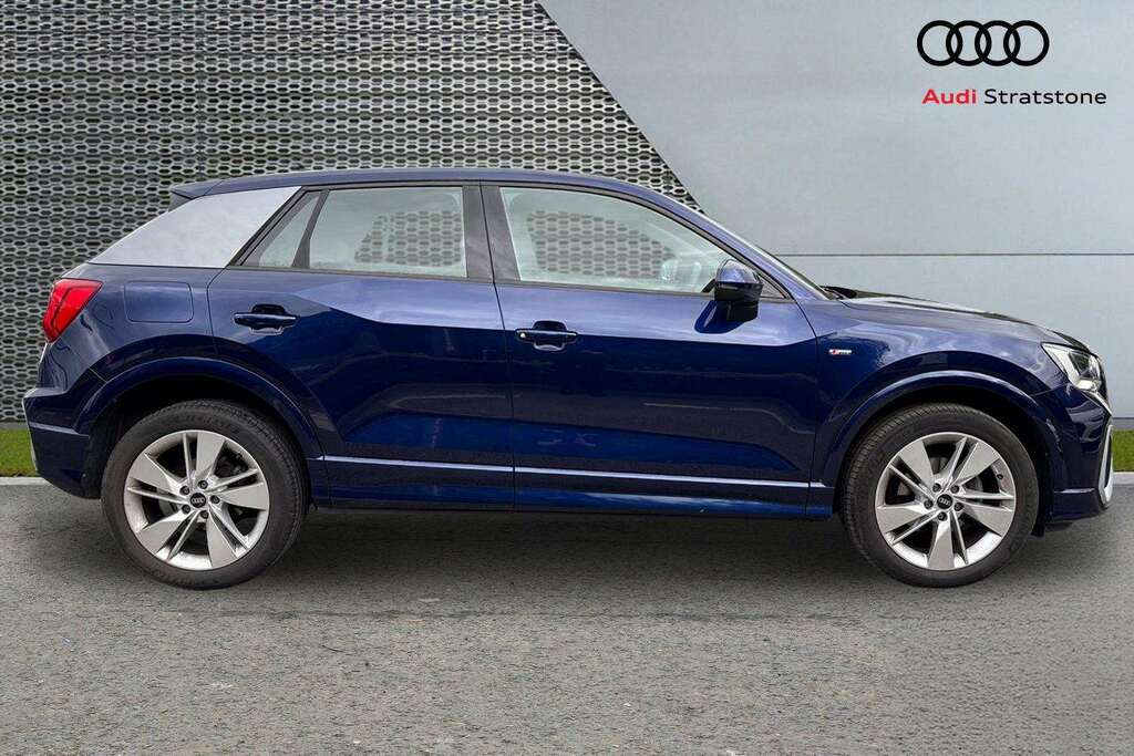 Audi Q2 35 Tfsi S Line S Tronic 2023 MM72NUH Blue #4