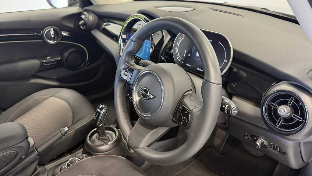 Mini Hatch 1.5 Cooper Classic Premium 2023 YR73HDO Silver #6