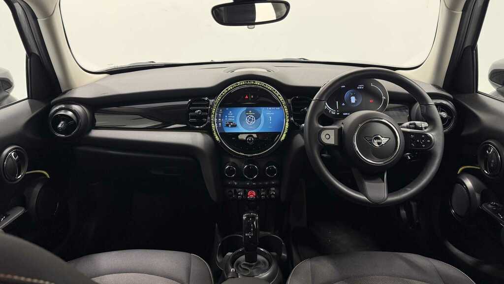 Mini Hatch 1.5 Cooper Classic Premium 2023 YR73HDO Silver #4