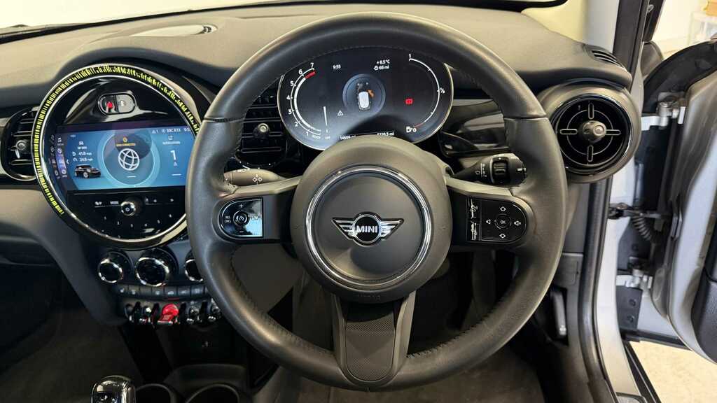 Mini Hatch 1.5 Cooper Classic Premium 2023 YR73HDO Silver #5