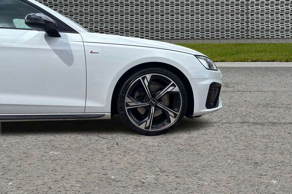 Audi A4 35 Tdi Black Edition S Tronic 2024 KP74NCO White #5