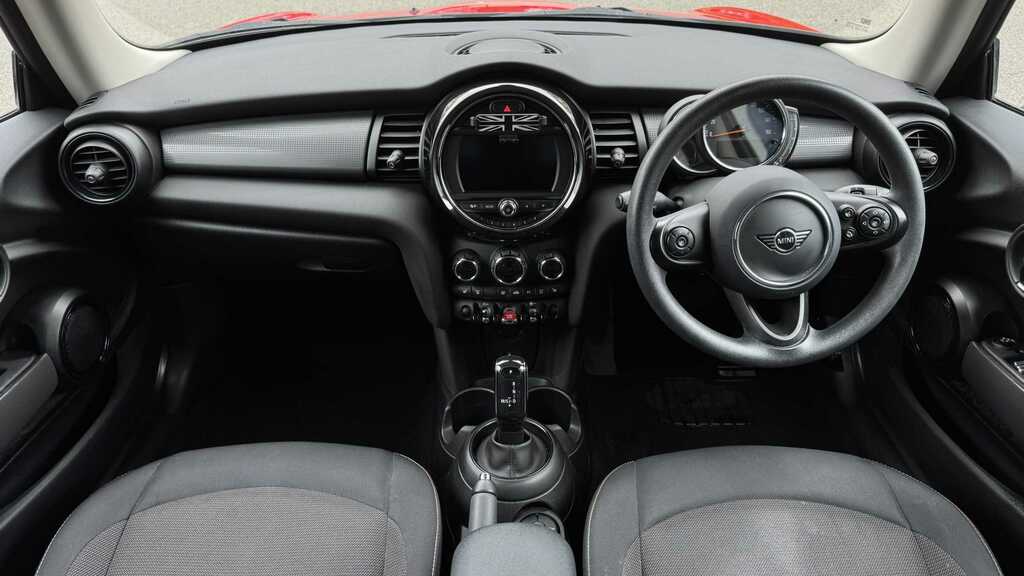 Mini Hatch 1.5 Cooper Classic II 2021 FE70LXH Red #3