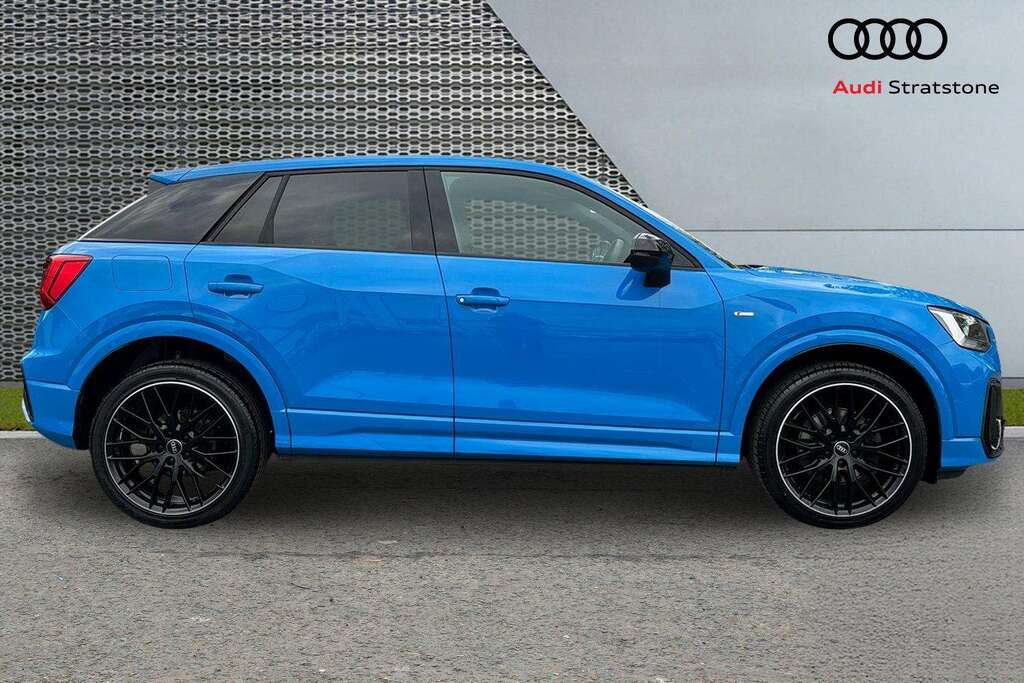Audi Q2 35 Tfsi Black Edition 2023 DW23FZL Blue #4