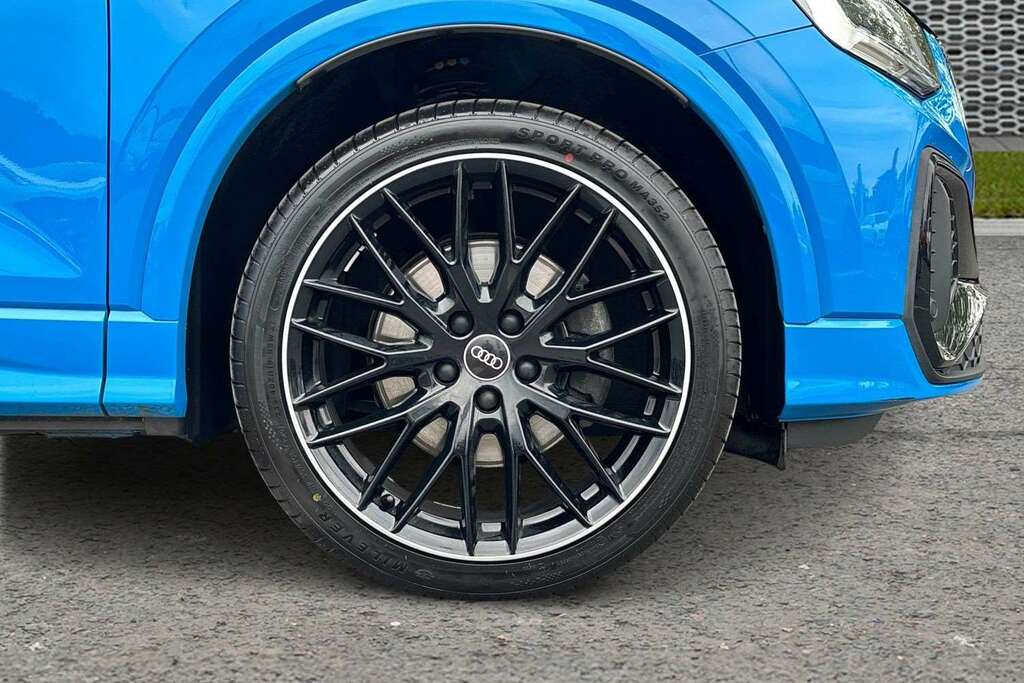 Audi Q2 35 Tfsi Black Edition 2023 DW23FZL Blue #5