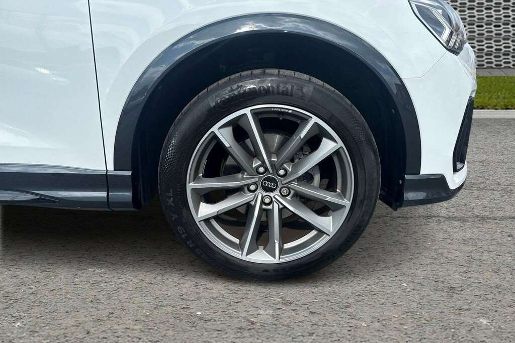 Audi Q3 35 Tfsi Black Edition S Tronic 2022 PK22ZYS White #5