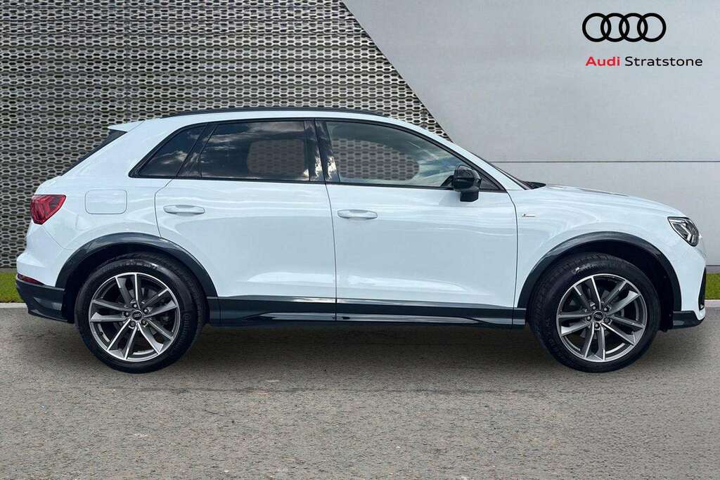 Audi Q3 35 Tfsi Black Edition S Tronic 2022 PK22ZYS White #4