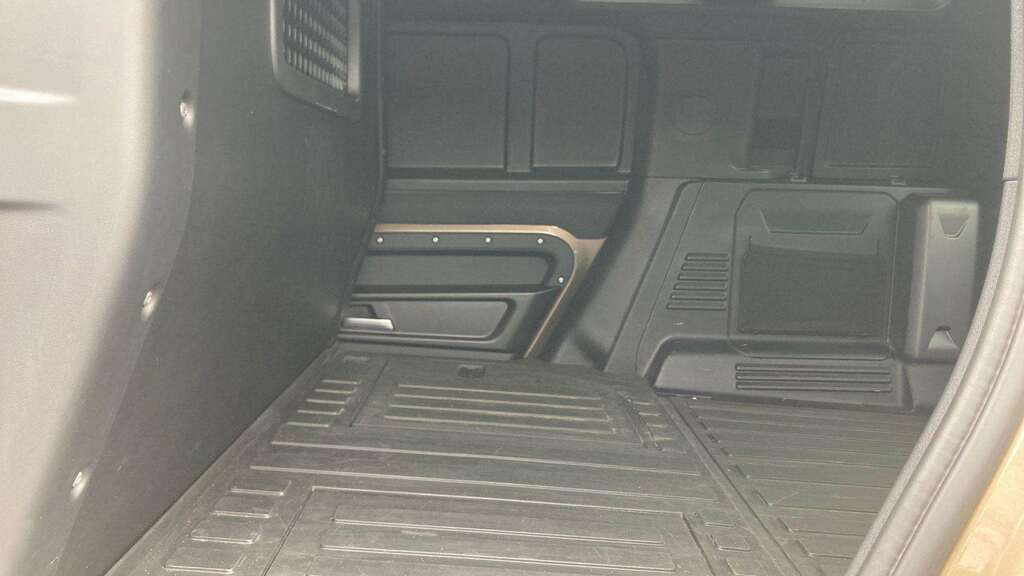 Land Rover Defender 110 3.0 D300 Hard Top Hse 2021 DN21KZW Brown #4